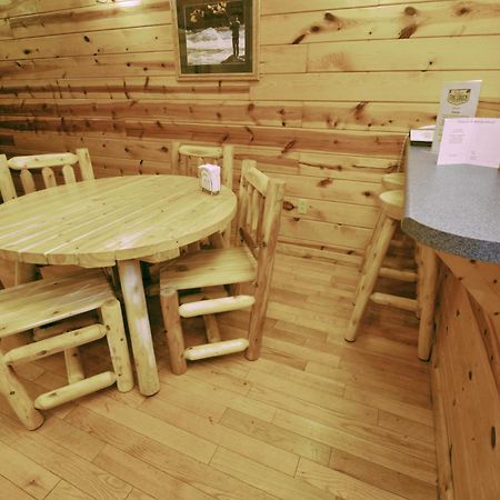 The Cabins At Pine Haven - Beckley Beaver Bagian luar foto