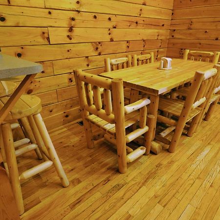 The Cabins At Pine Haven - Beckley Beaver Bagian luar foto