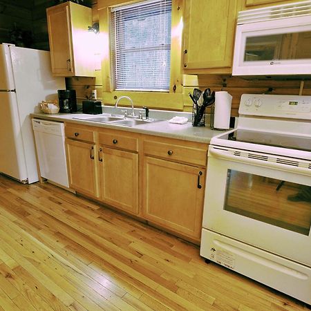 The Cabins At Pine Haven - Beckley Beaver Bagian luar foto
