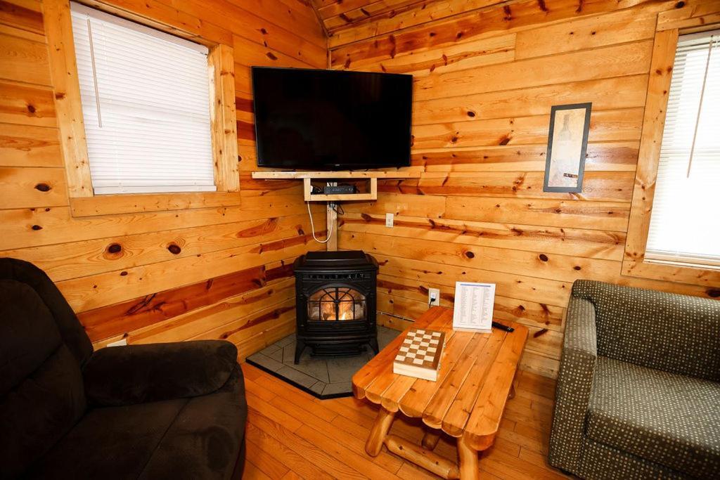 The Cabins At Pine Haven - Beckley Beaver Bagian luar foto