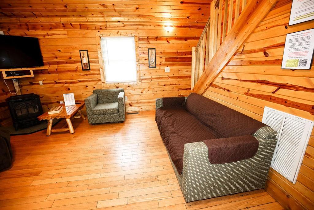 The Cabins At Pine Haven - Beckley Beaver Bagian luar foto