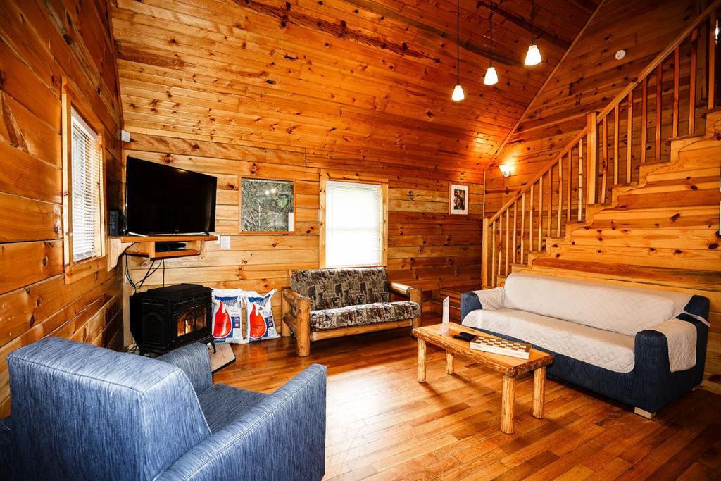 The Cabins At Pine Haven - Beckley Beaver Bagian luar foto